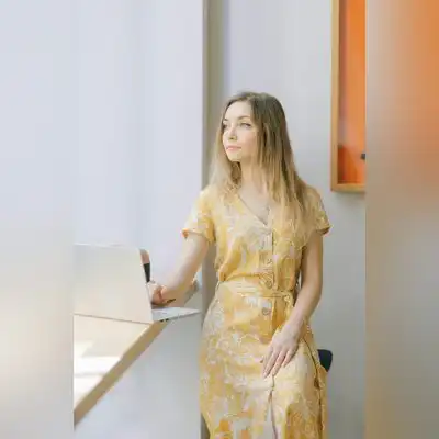 何然